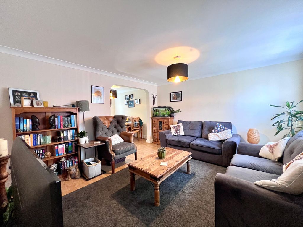 Property photo 3 of 20 Living Space