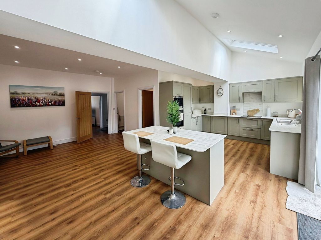 Property photo 3 of 38