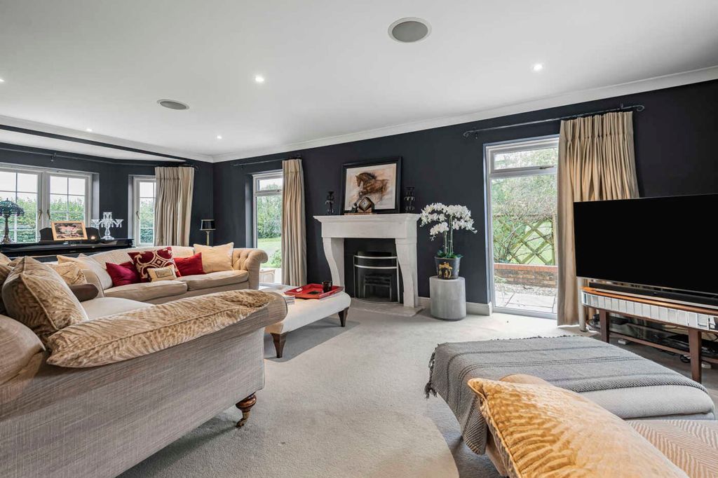 Property photo 3 of 20