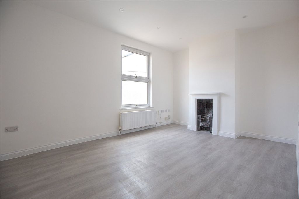 Property photo 2 of 8 Picture No. 06