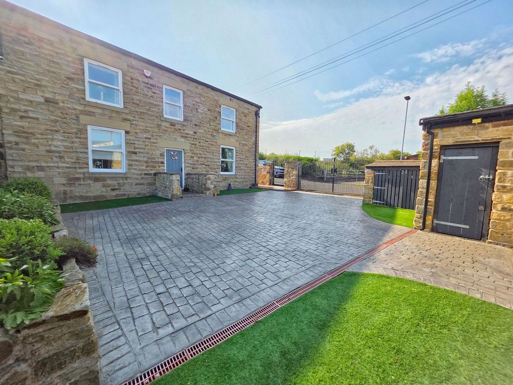 Property photo 2 of 59