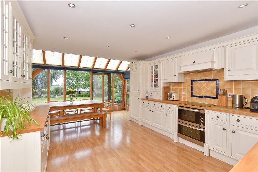 Property photo 2 of 19 Kitchen