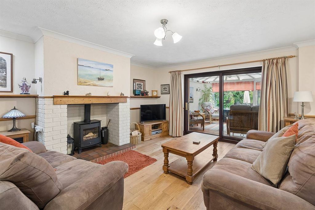 Property photo 3 of 27