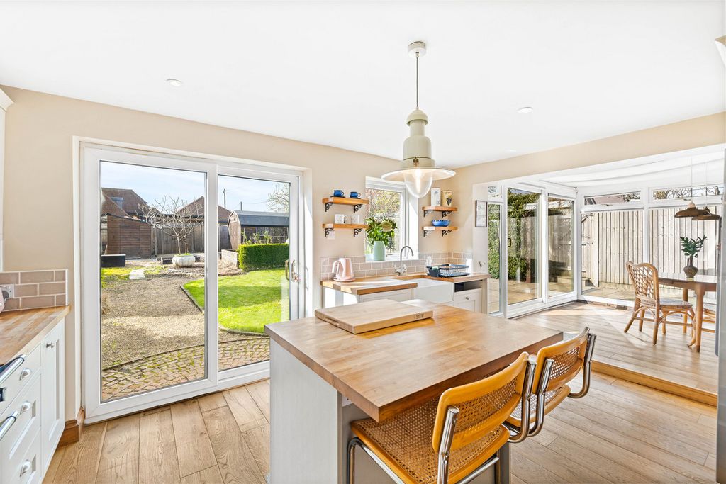 Property photo 3 of 37