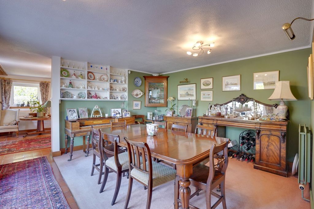 Property photo 2 of 34