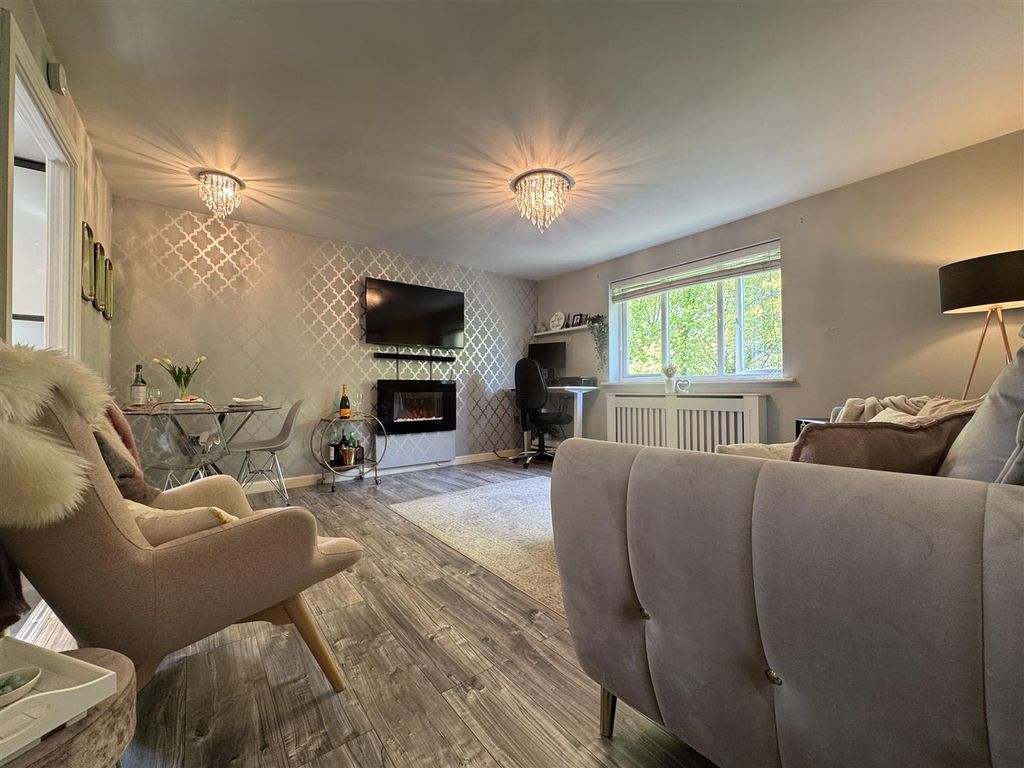 Property photo 2 of 31
