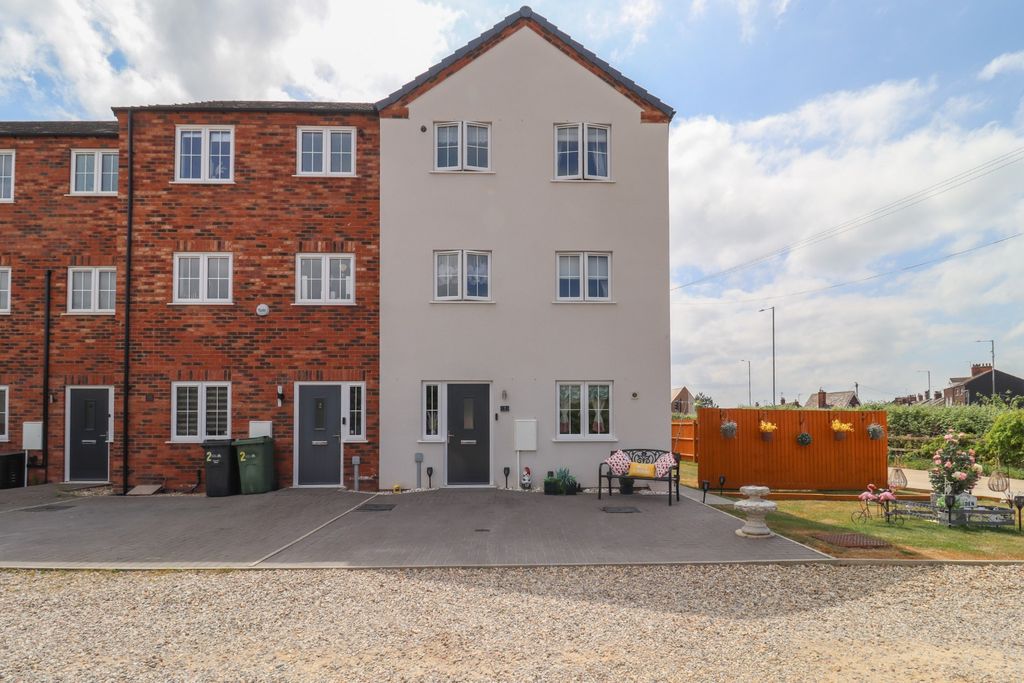 Property photo 1 of 27 4172320