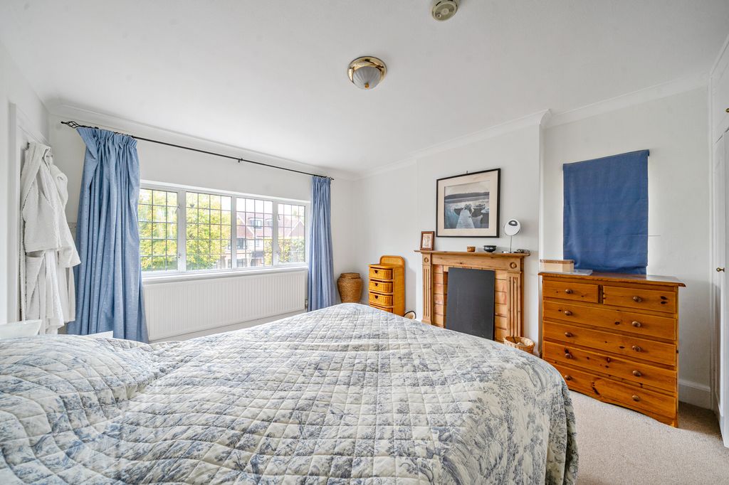 Additional image 8 of 3 bed flat for saleLedborough Lane, Beaconsfield HP9