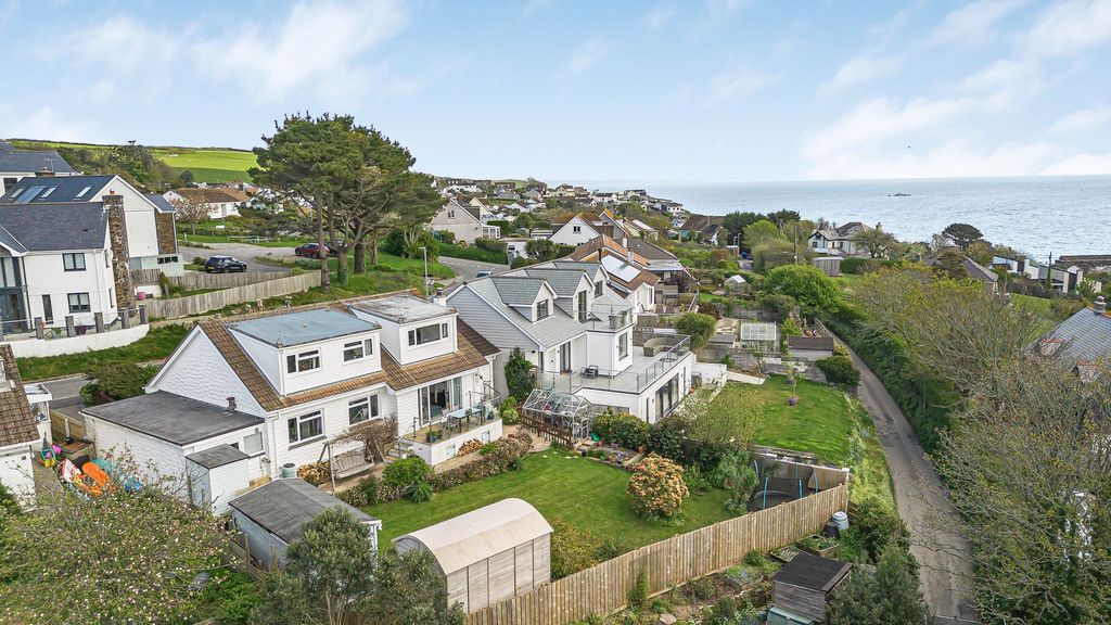 Property photo 1 of 35