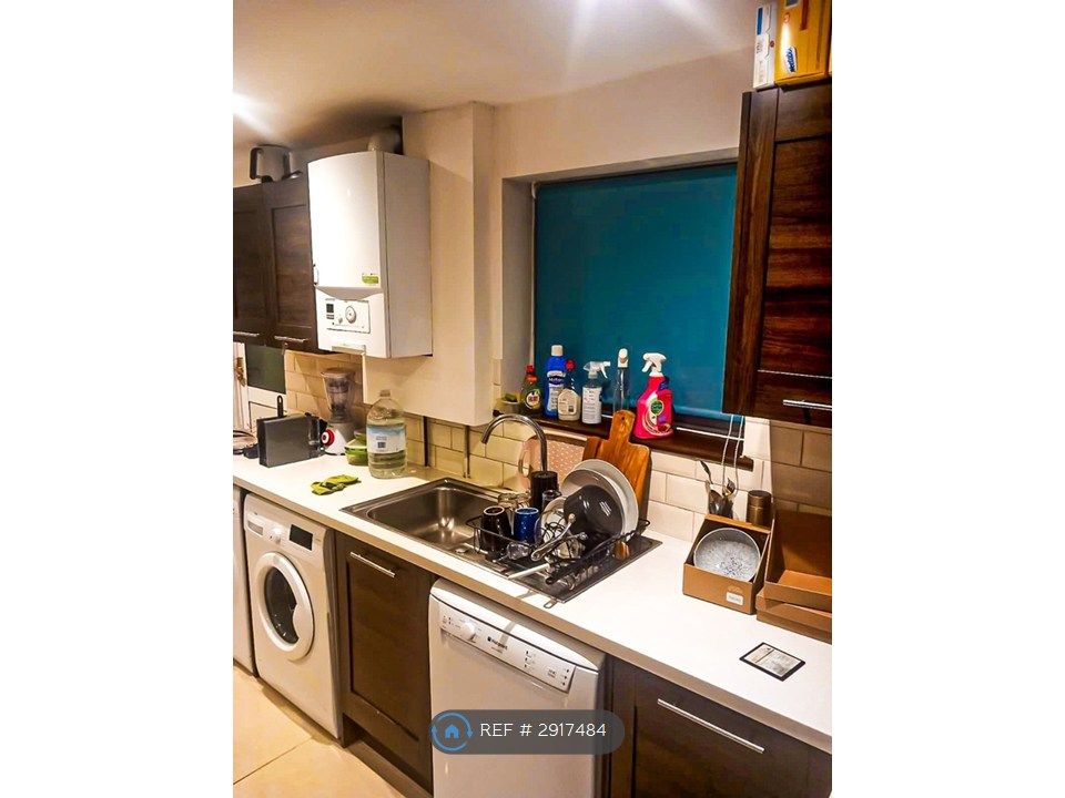 Property photo 2 of 11 Kitchen