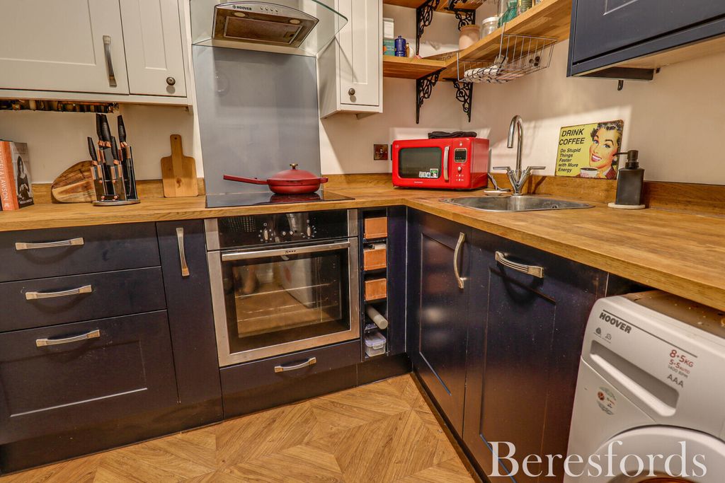 Property photo 1 of 10 Kitchen