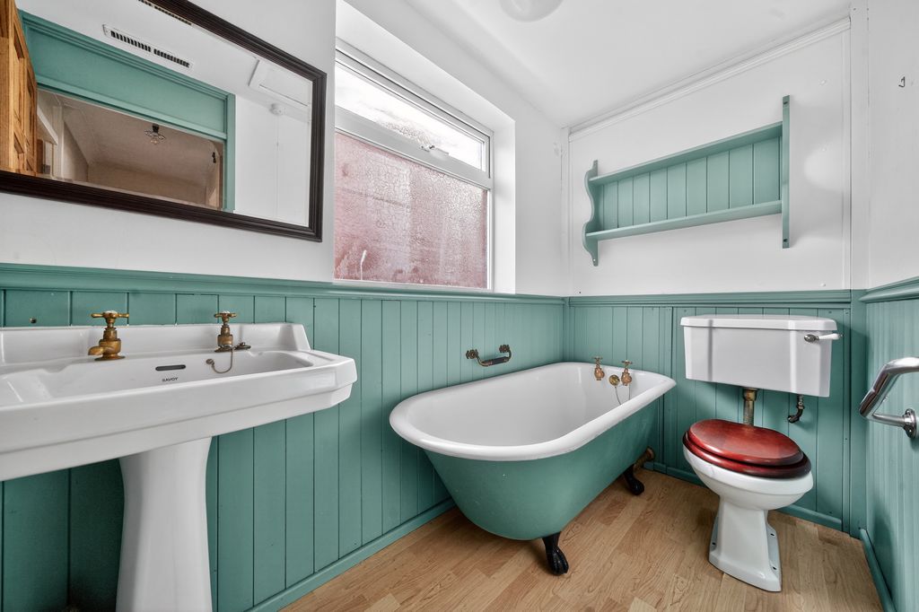 Property photo 2 of 12 1433976-18-69c56cc24334d