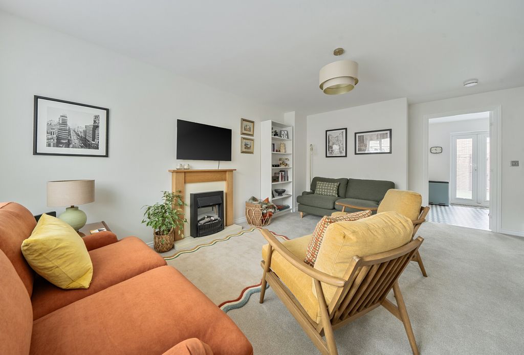 Property photo 2 of 11 1409877-20-698Db7...