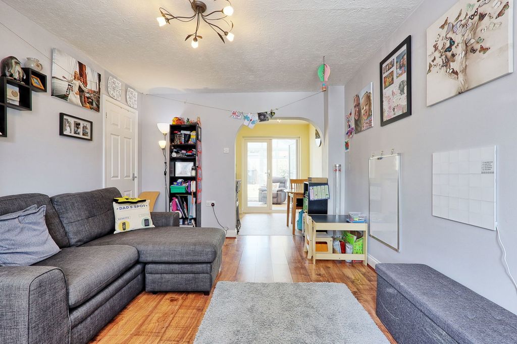 Property photo 3 of 19