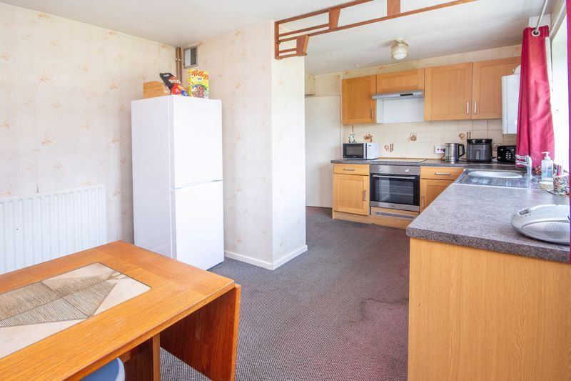 Property photo 3 of 11 Kitchen