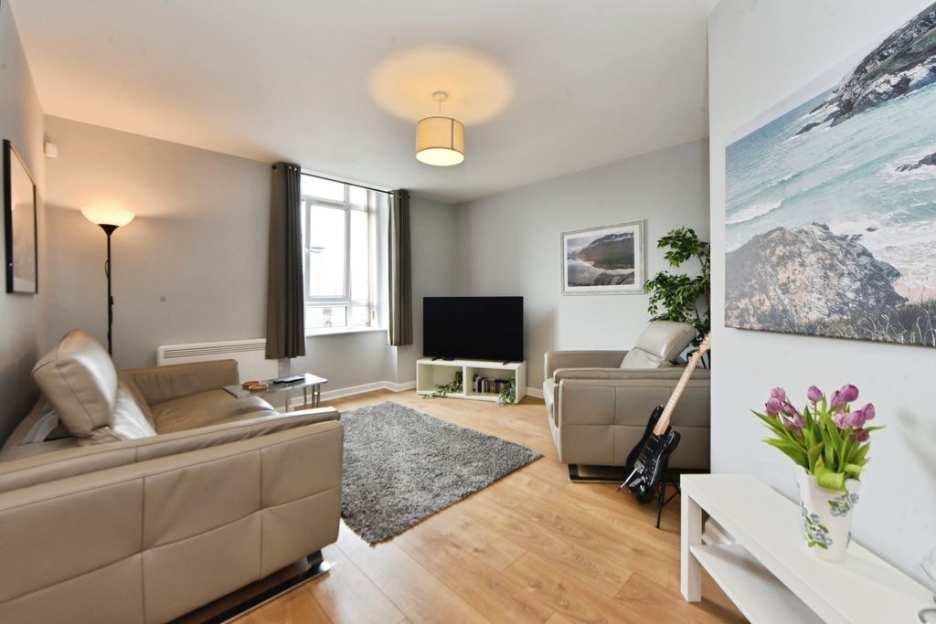 Property photo 3 of 11