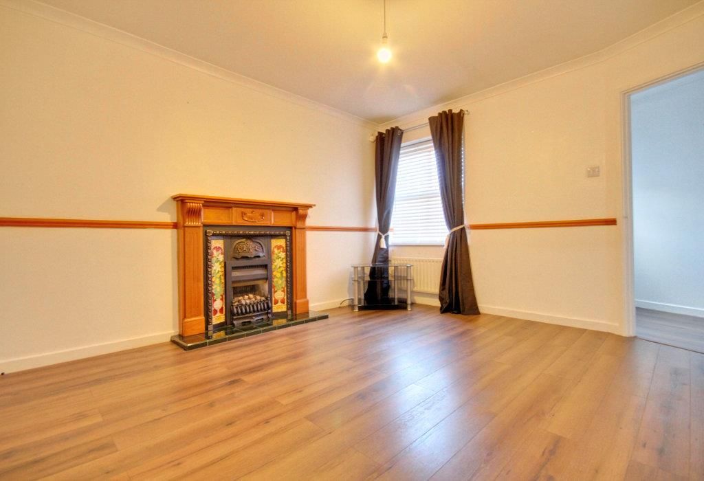 Property photo 3 of 10 Img_1865-Img_1867_Lzn.Jpg