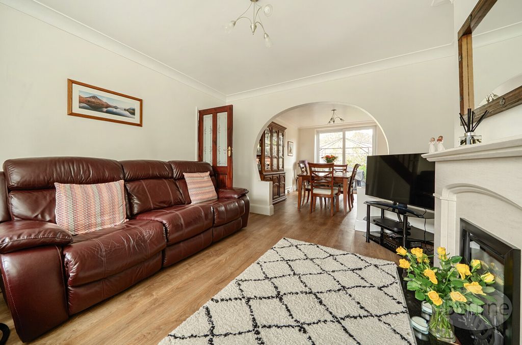 Property photo 3 of 20 c0c20Daf-5791-4F1...