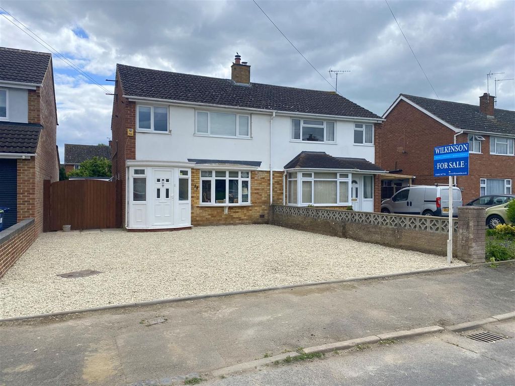Property photo 1 of 11 3 Bedroom Semi Detached House For Rent