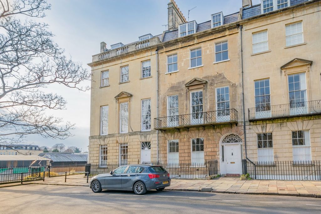 Property photo 1 of 15 21 Green Park - Outside Building