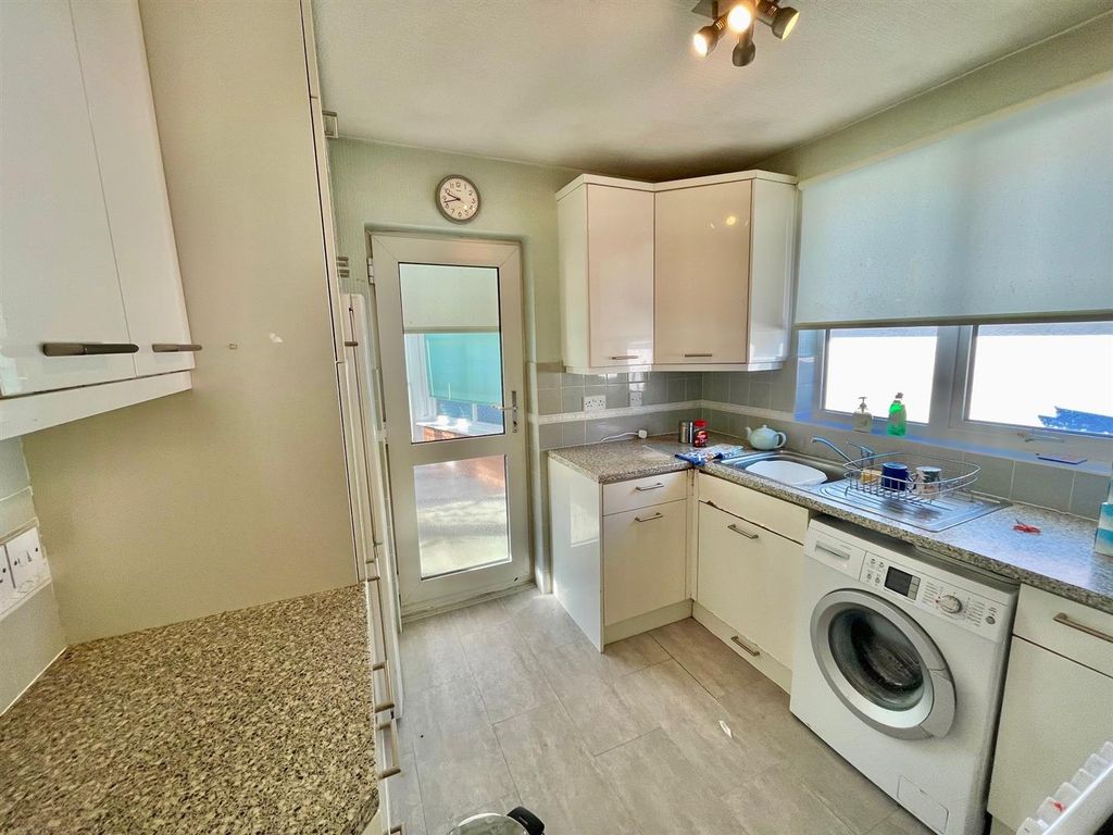 Property photo 3 of 10 16 Sunnybank Rd Kitchen.Jpg