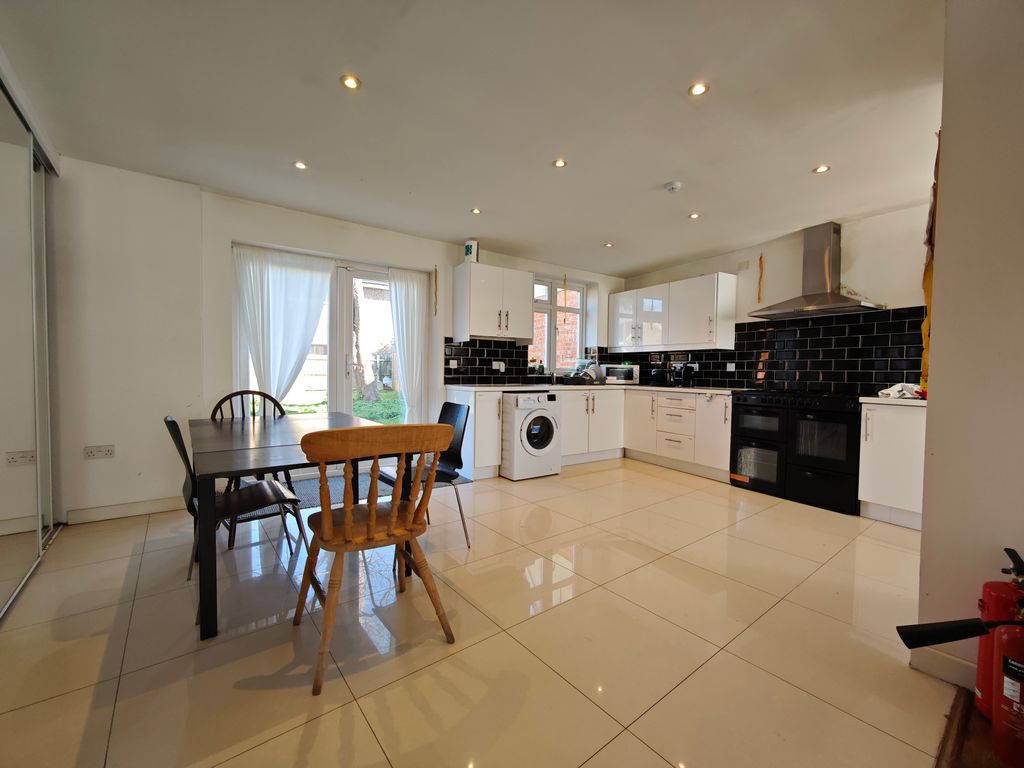 Property photo 2 of 8 Img_20250303_110823