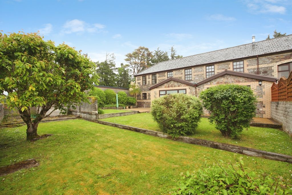 Property photo 3 of 34