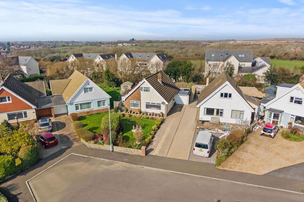 Property photo 1 of 28