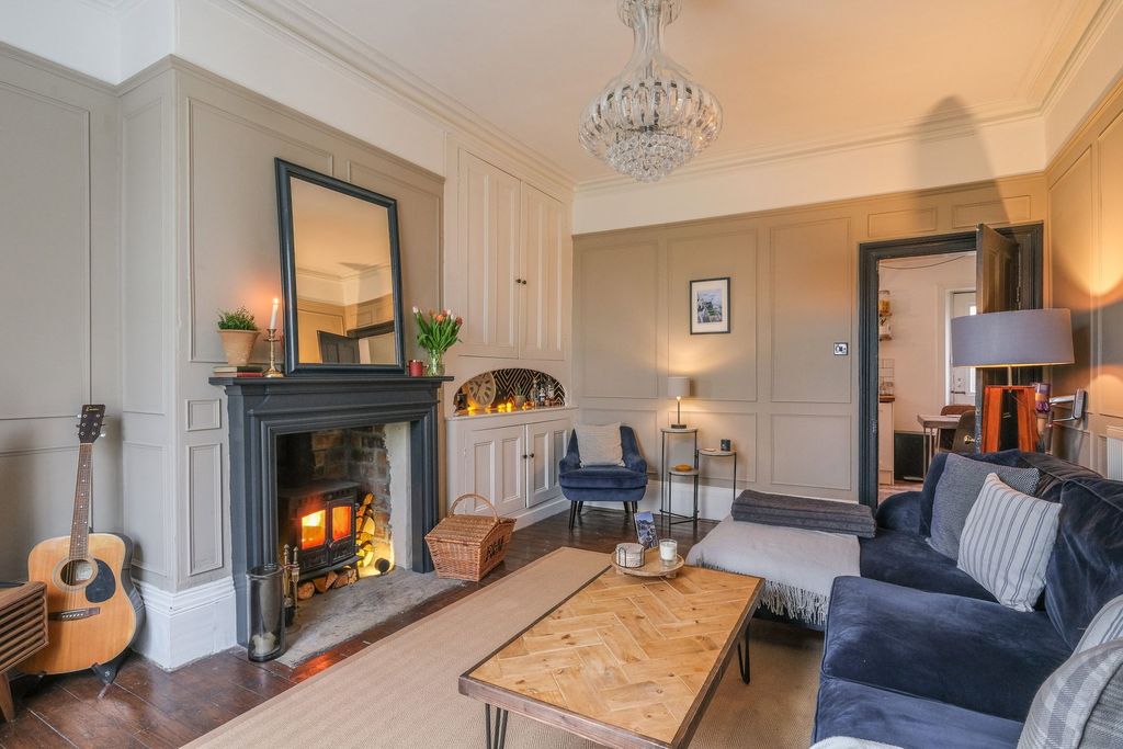 Property photo 2 of 20