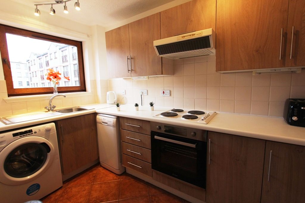 Property photo 2 of 9 Kitchen
