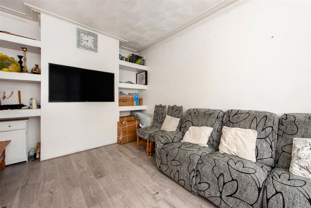 Property photo 3 of 17 Lounge 1.Jpg