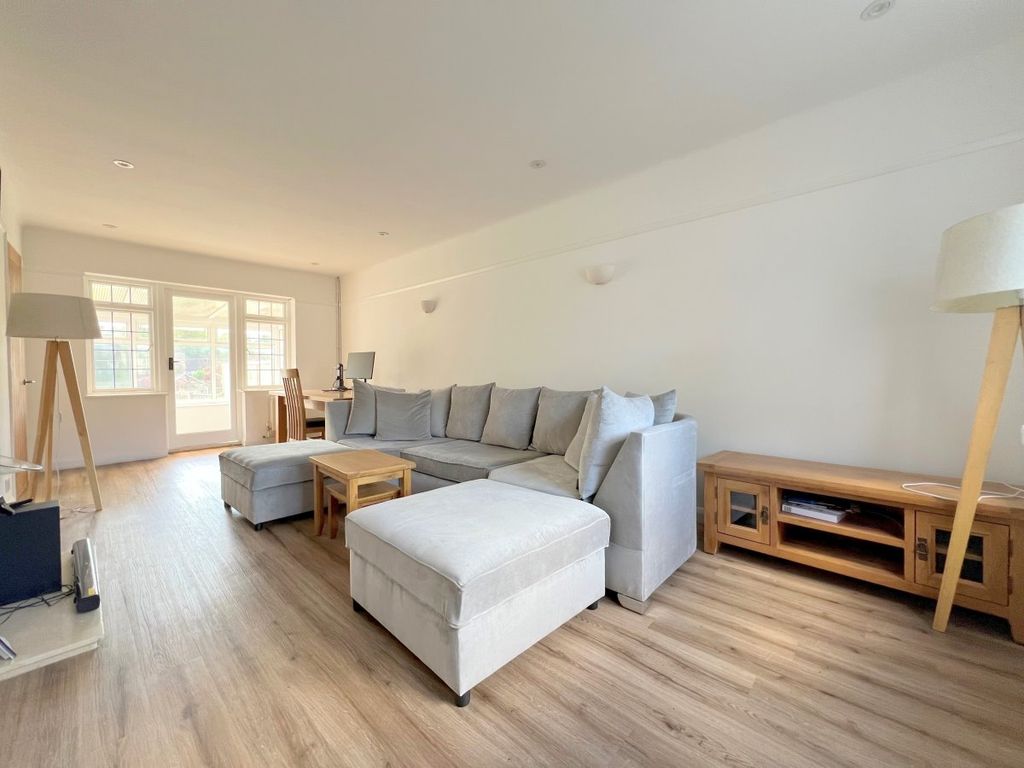 Property photo 3 of 10 Gallery