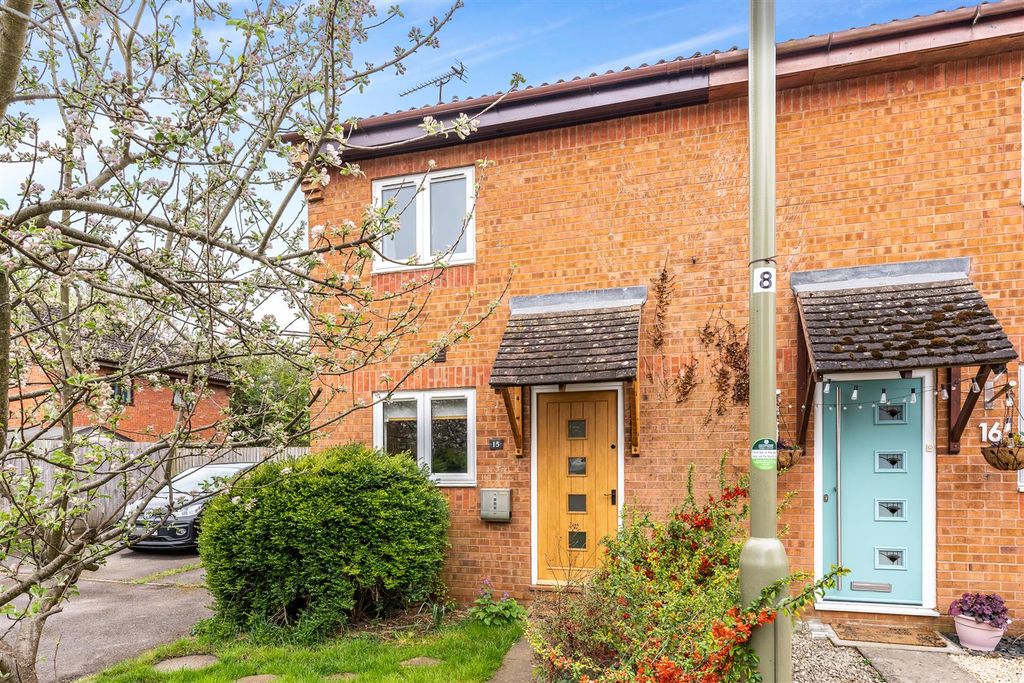 Property photo 1 of 9 15 Quarry Close, Bloxham-4.Jpg