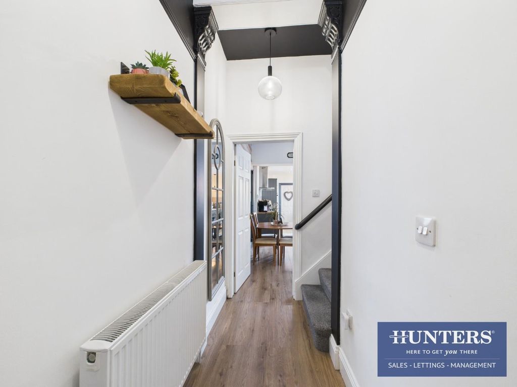 Property photo 3 of 17 Hallway