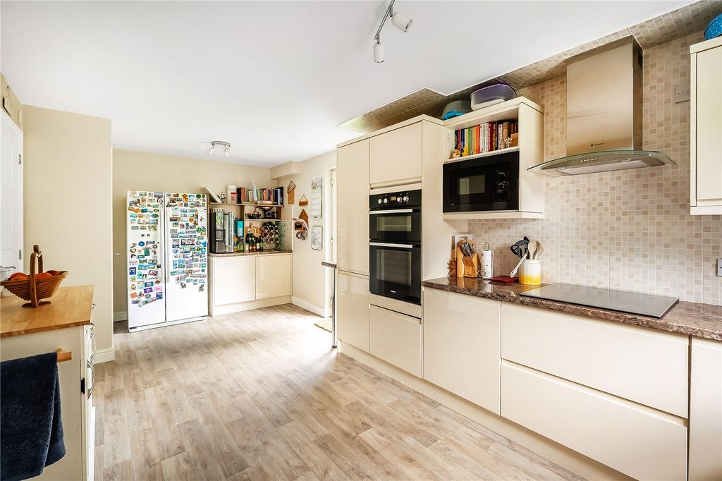 Property photo 3 of 16 Kitchen