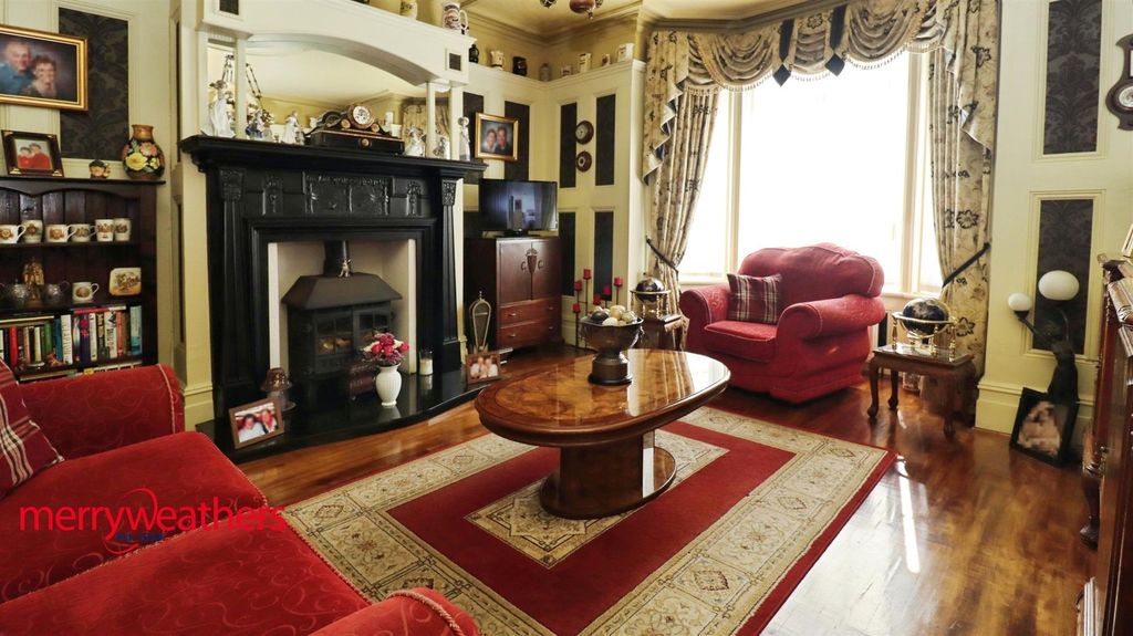 Property photo 2 of 25 Lounge