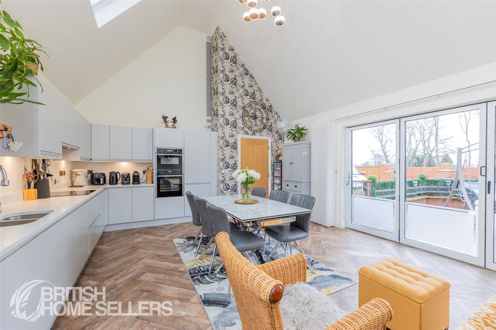 Property photo 3 of 29 Picture No. 30