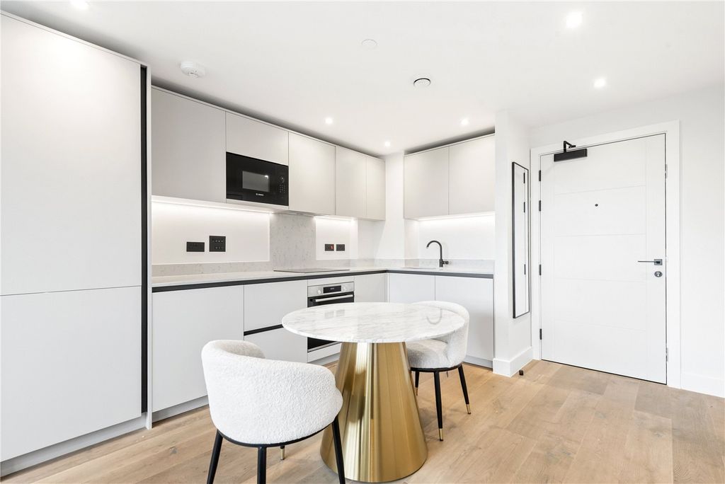 Property photo 3 of 14 Kitchen