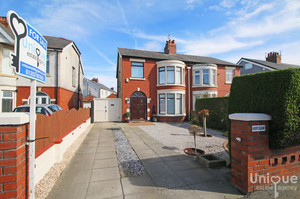 Property photo 2 of 35