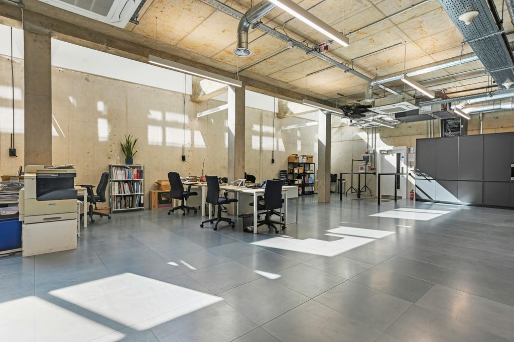 Property photo 3 of 14 Ol-Rib-1Centricclose-14.Jpg