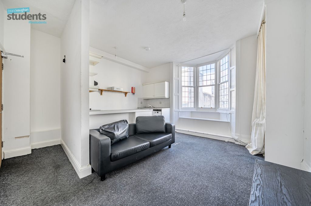 Property photo 2 of 10 959B67Da-F42c-430...