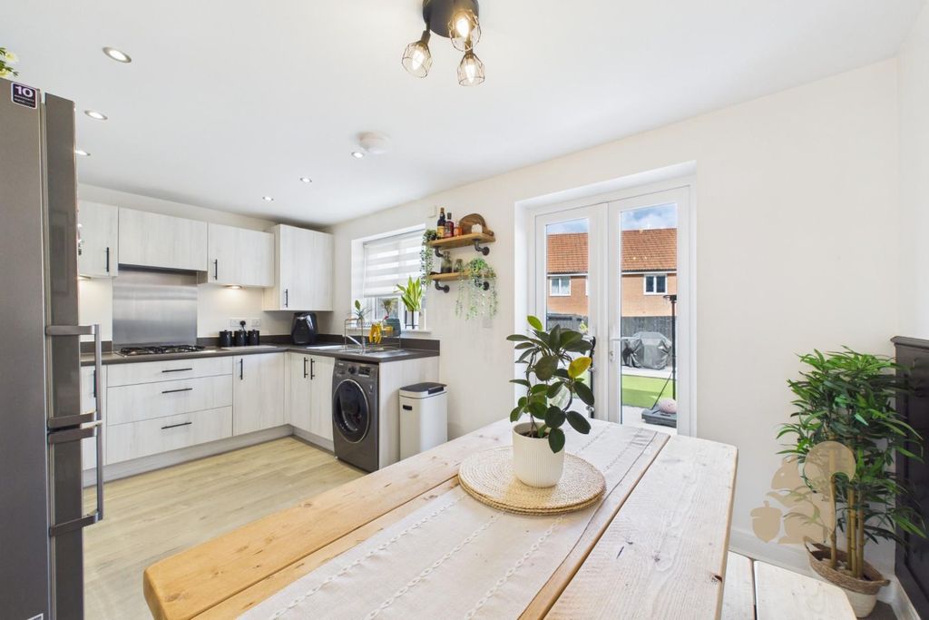 Property photo 3 of 30 Cam05565G0-Pr0059-Still039.Jpg