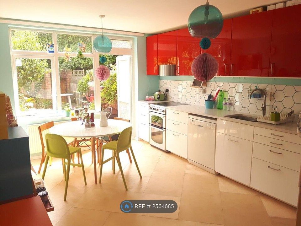 Property photo 1 of 10 Kitchen