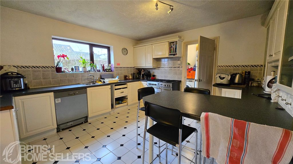 Property photo 2 of 22 Picture No. 15