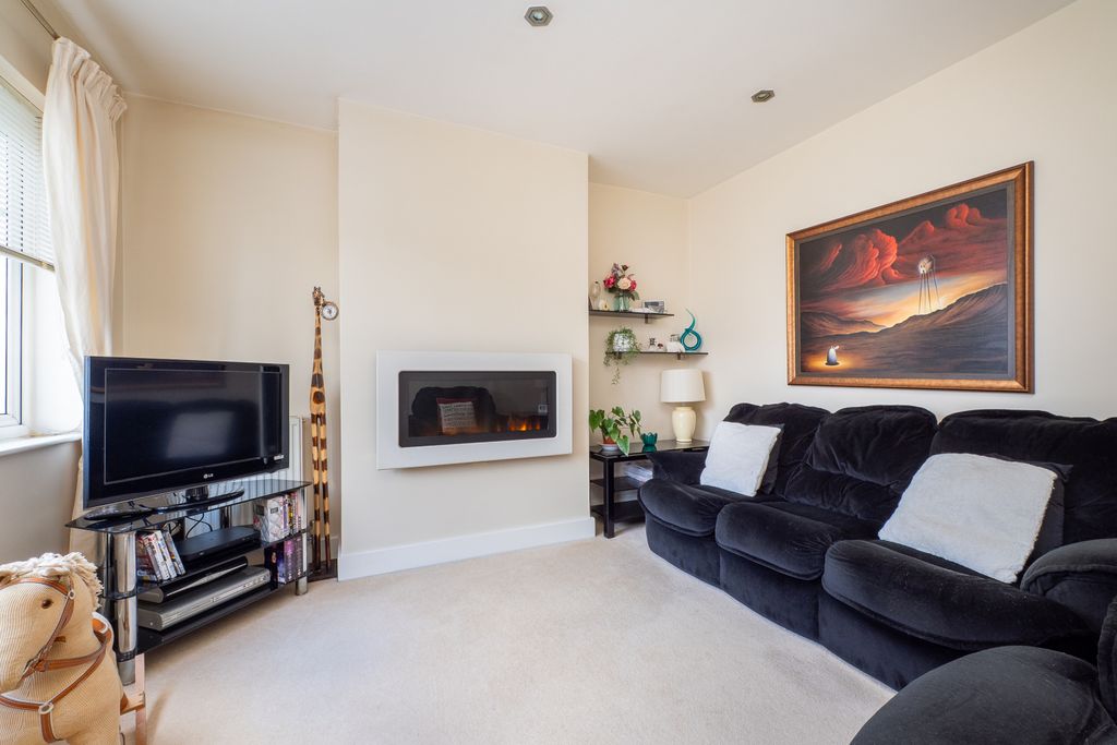 Property photo 2 of 24 Picture No. 04