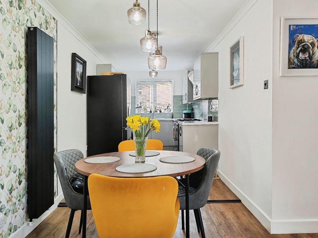 Property photo 2 of 17 Eb70B6B5-1000004084.Jpg