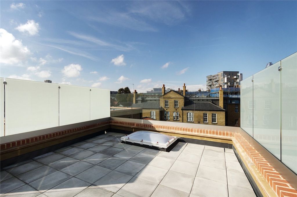 Property photo 3 of 13 Roof Terrace