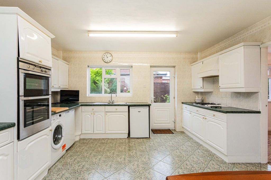 Property photo 2 of 27 Picture No. 14