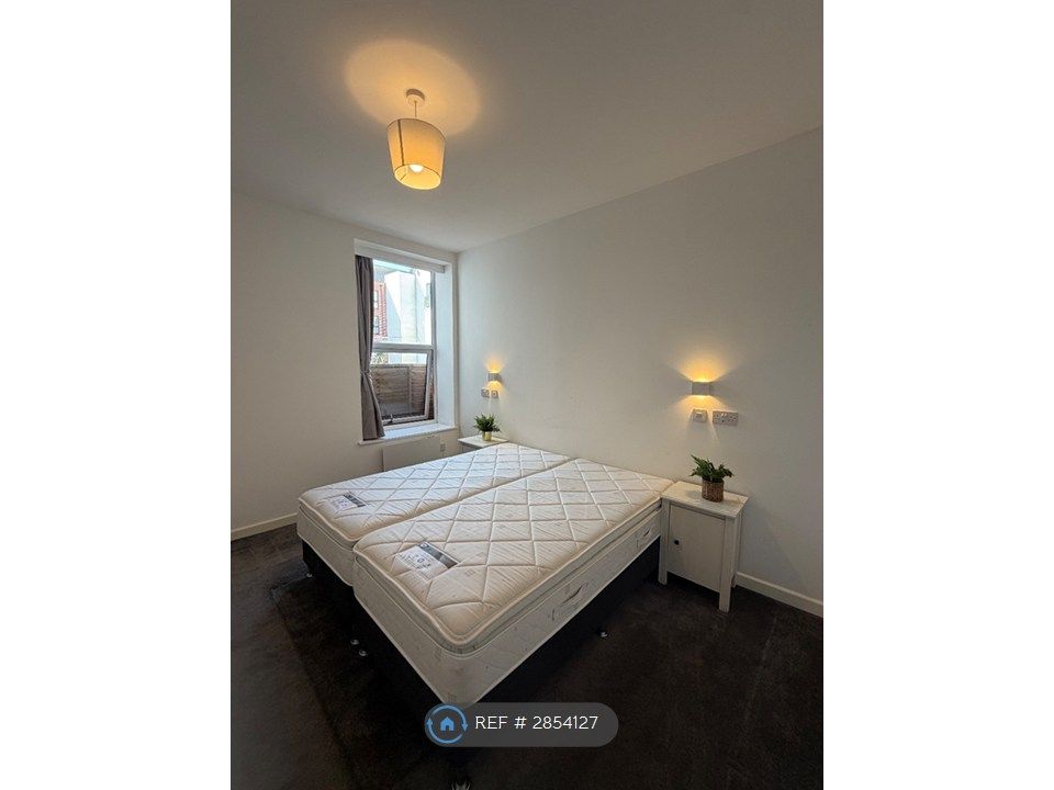 Property photo 3 of 14 Bedroom (Unfurnished)
