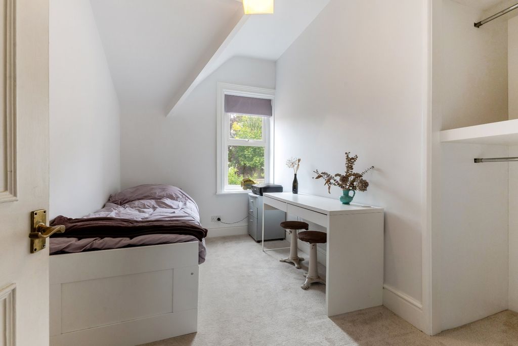 Additional image 8 of 2 bed flat for saleBurton Park Road, Petworth, West Sussex GU28